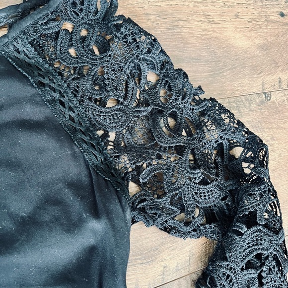 Beautiful Black Lace Flowing Ling Sleeve Top with Button Details - Picture 5 of 7